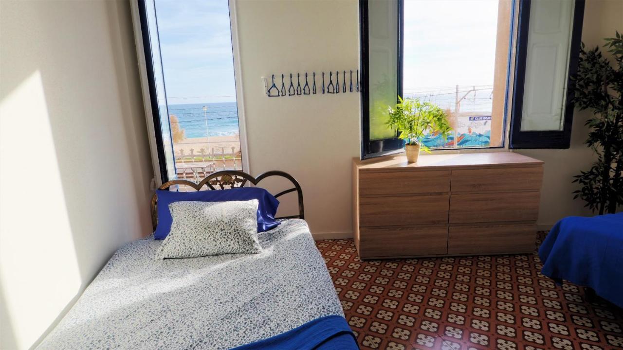 Marisol Seaview & - *